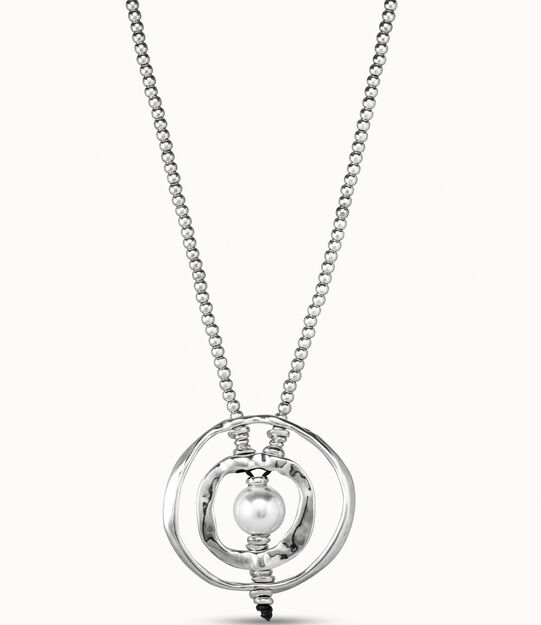 Long pendant necklace with pearl