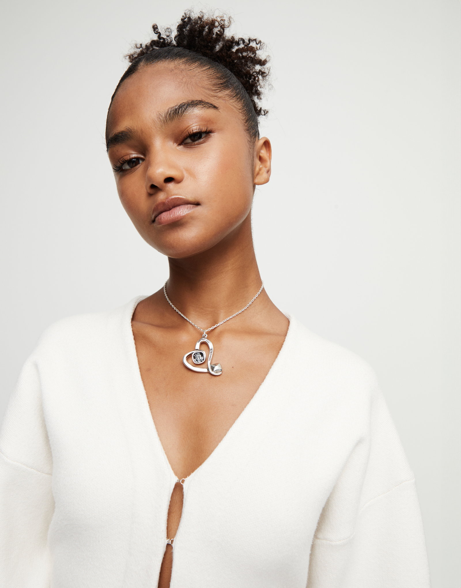 Midsize chain pendant necklace with a large heart, Silver, large thumbnail