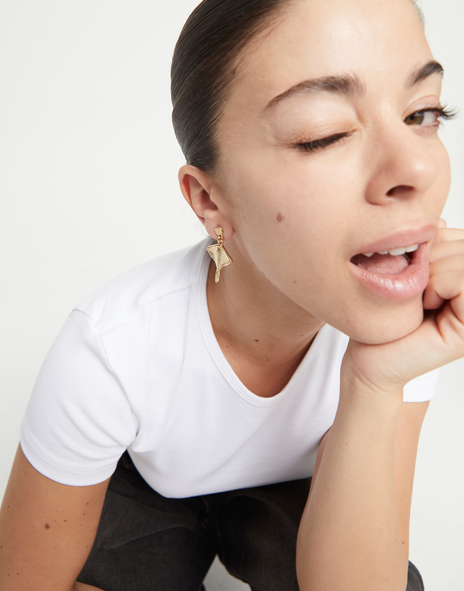 Manta ray-shaped drop earrings, Golden, large thumbnail