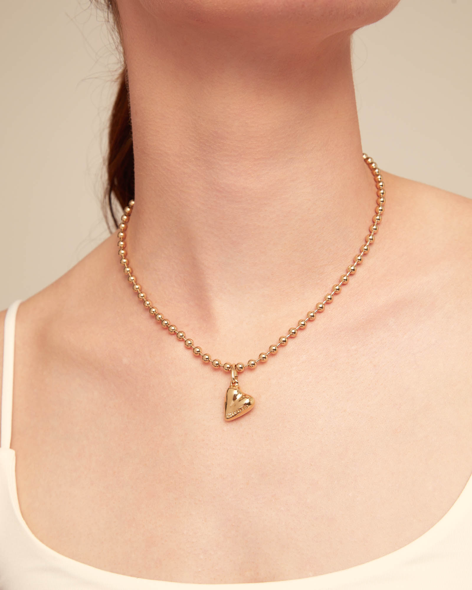 Charm bañado en oro de 18K con forma de corazón, Dorado, large thumbnail