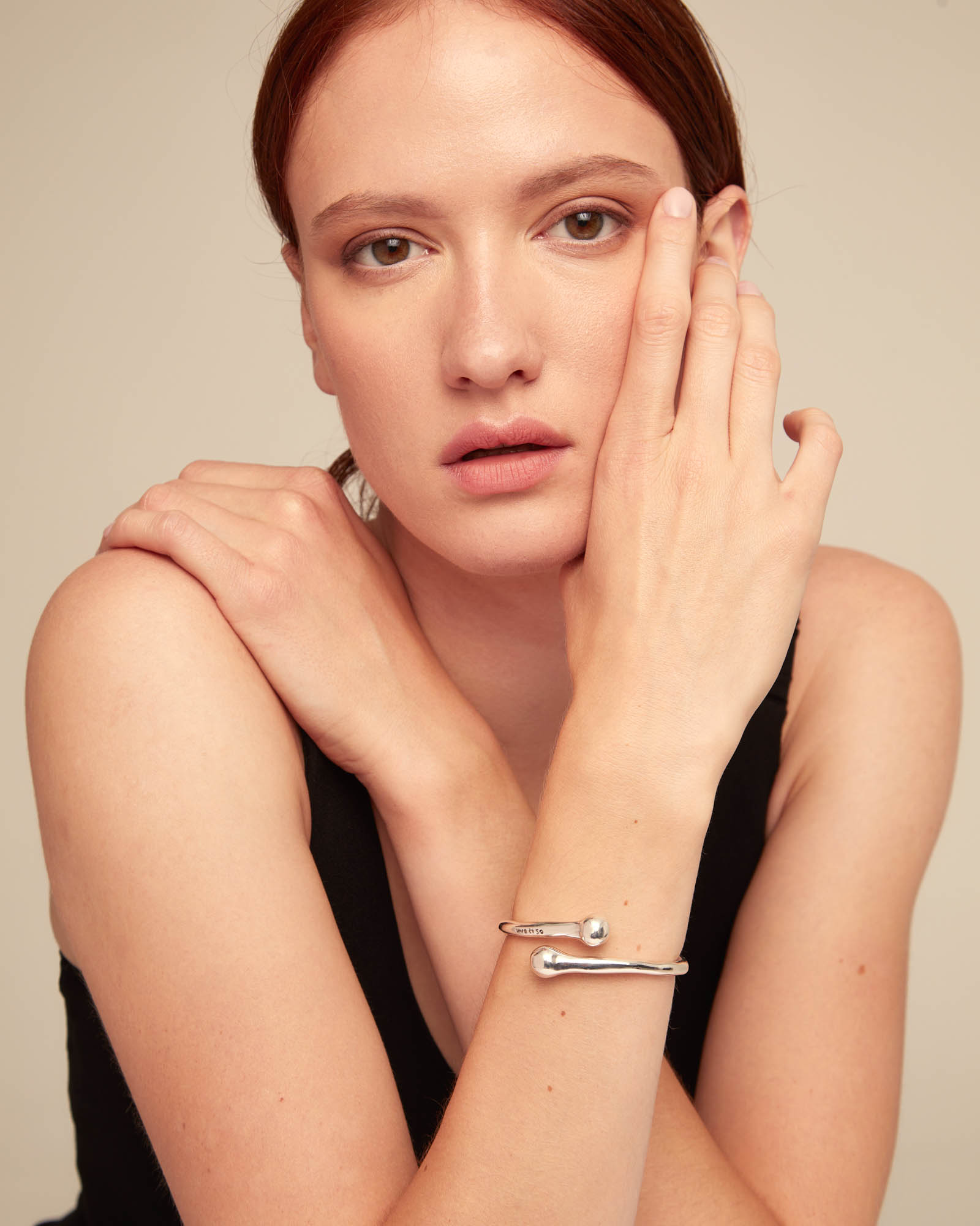 Bangle bracelet with inner spring, Silver, large thumbnail