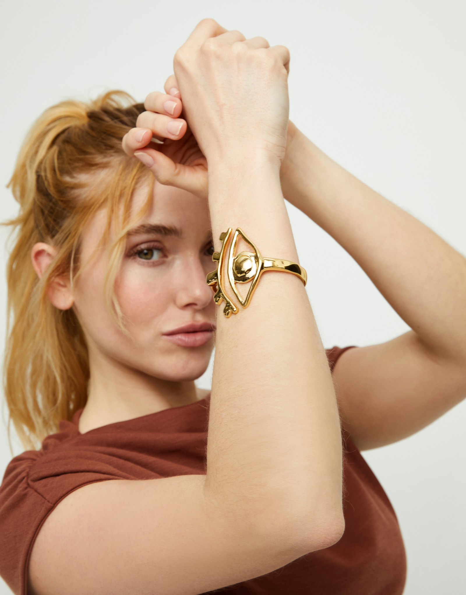 Bangle bracelet with a striking central eye, Golden, large thumbnail