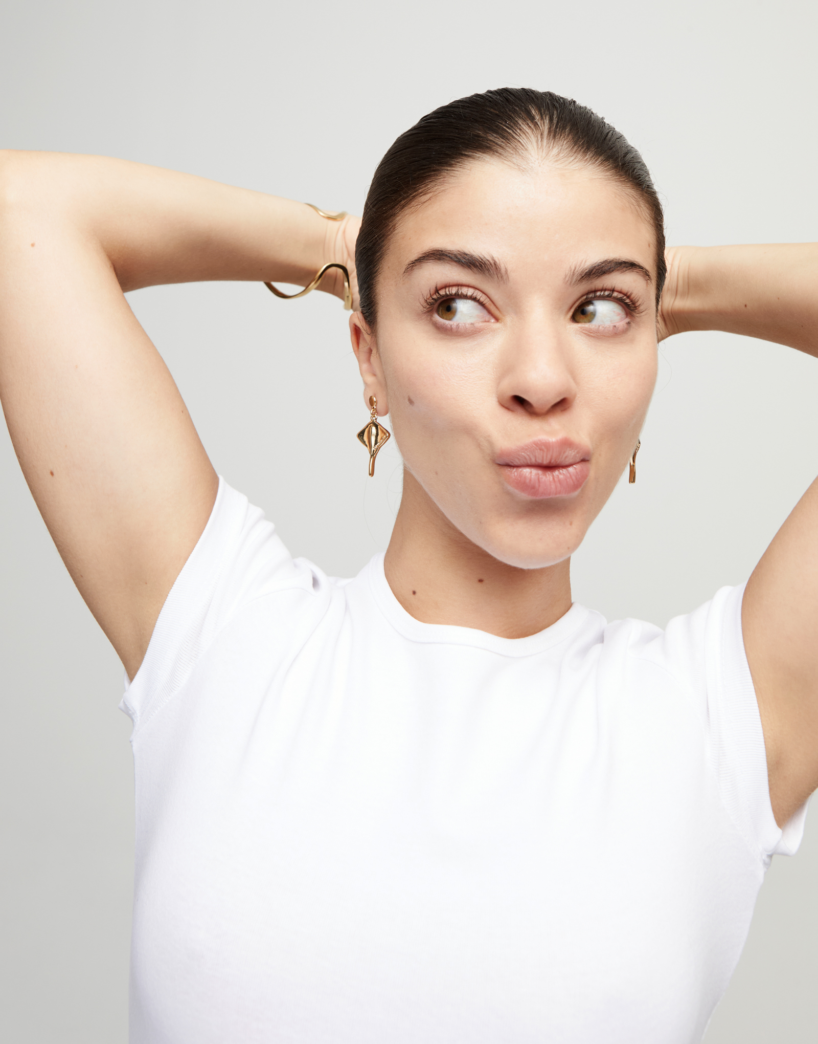 Manta ray-shaped drop earrings, Golden, large thumbnail