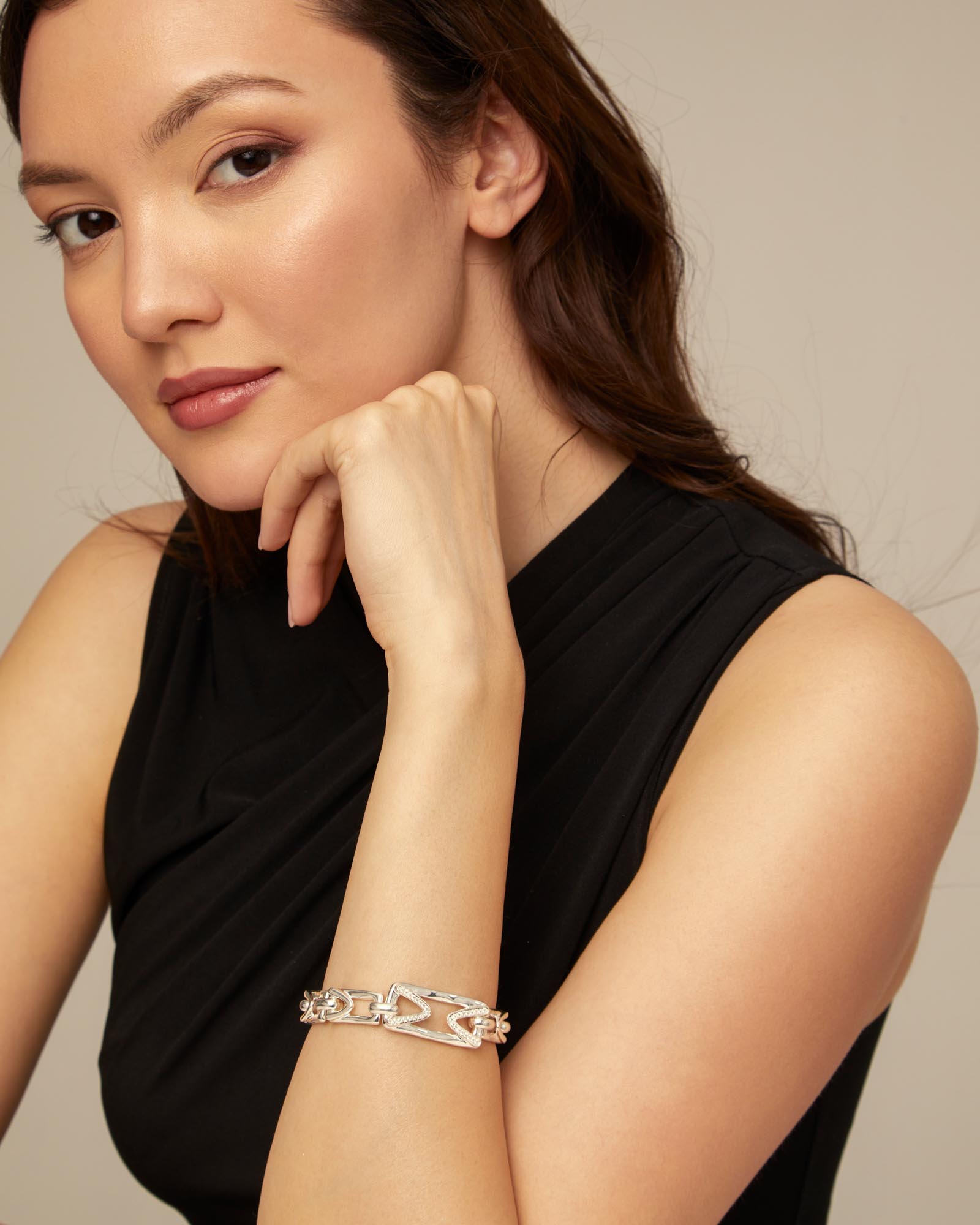 Pulsera bañada en plata de ley con eslabón central mediano con topacios y eslabones pequeños, Plateado, large thumbnail