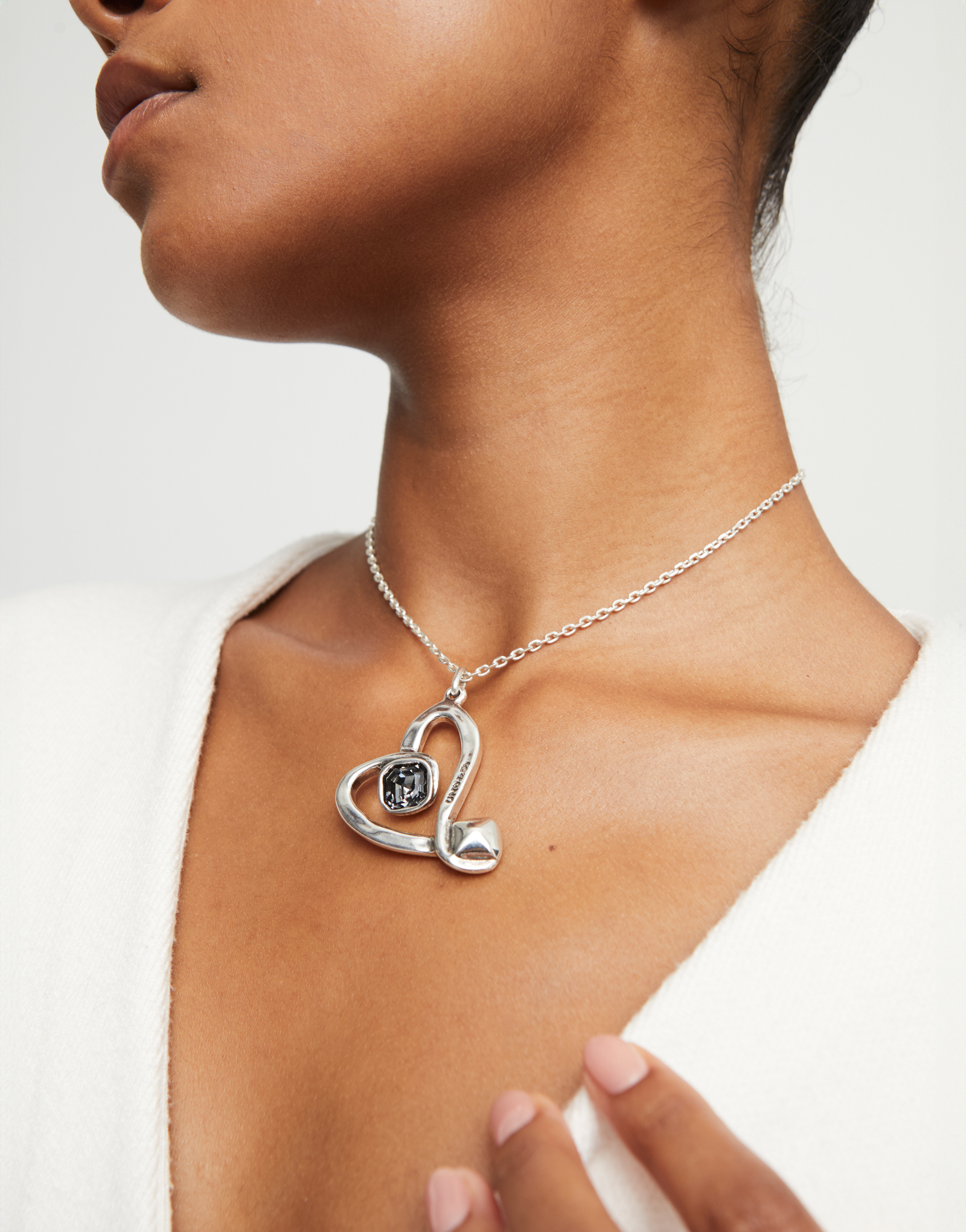 Midsize chain pendant necklace with a large heart, Silver, large thumbnail