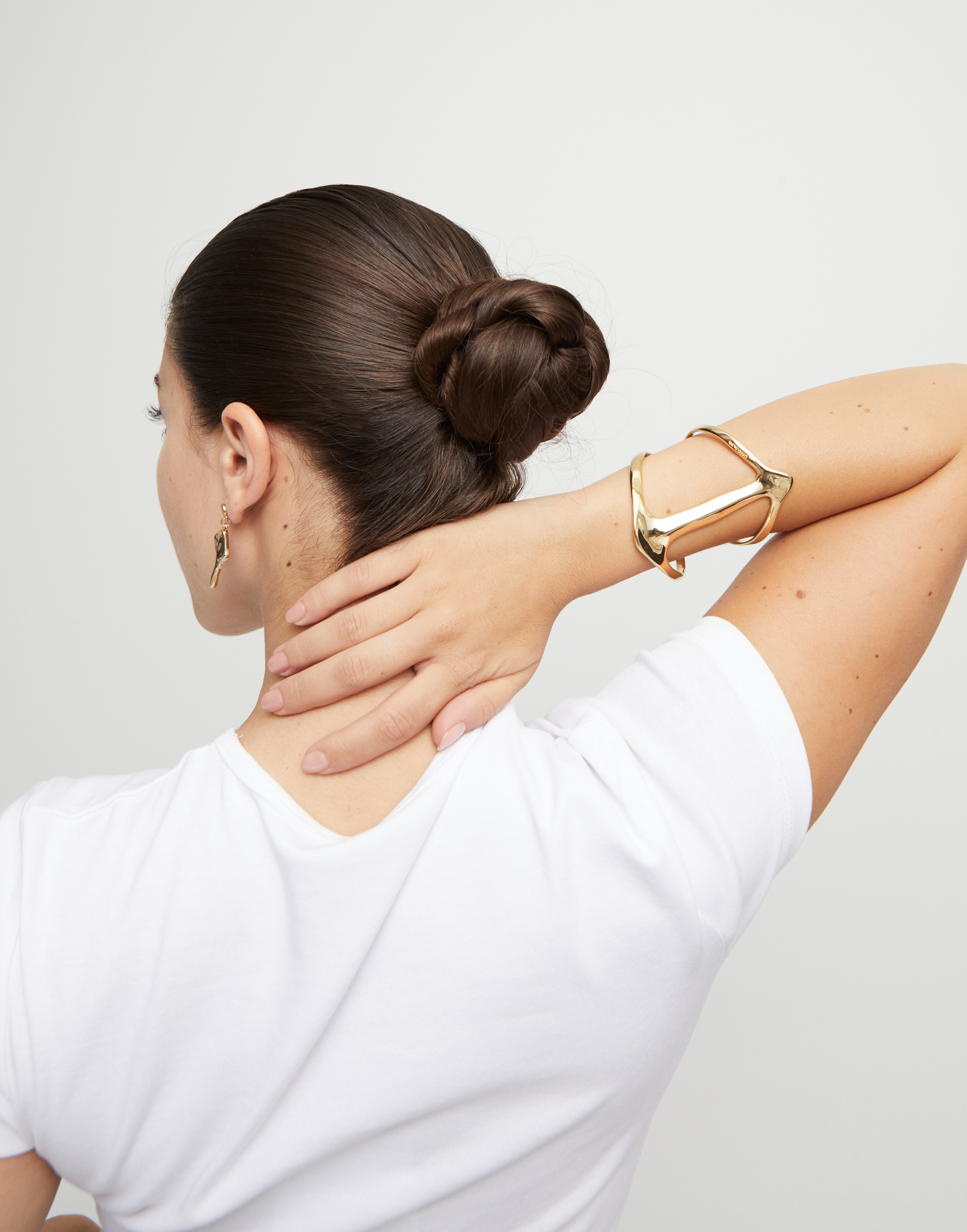 Bracciale rigido placcato oro 18k con struttura di manta gigante e topazi., Dorado, large thumbnail