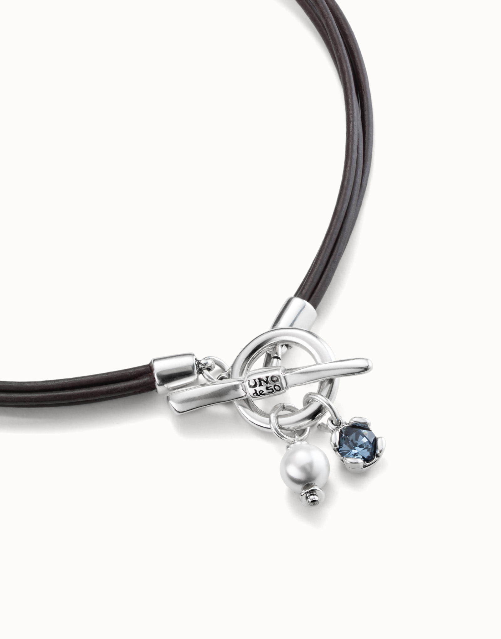 Short leather necklace with central clasp, Silver, large thumbnail