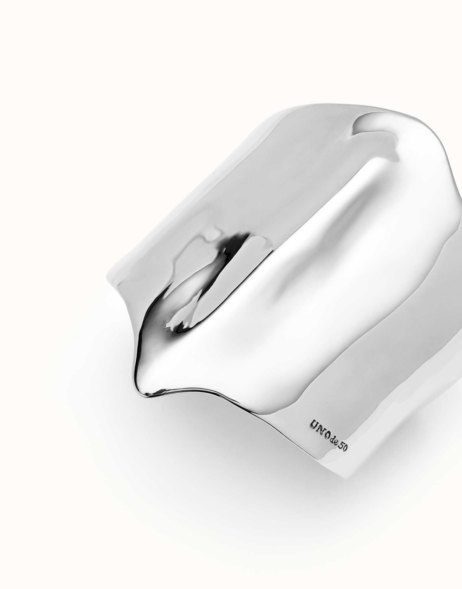 Bangle bracelet with manta ray structure, Silver, large thumbnail