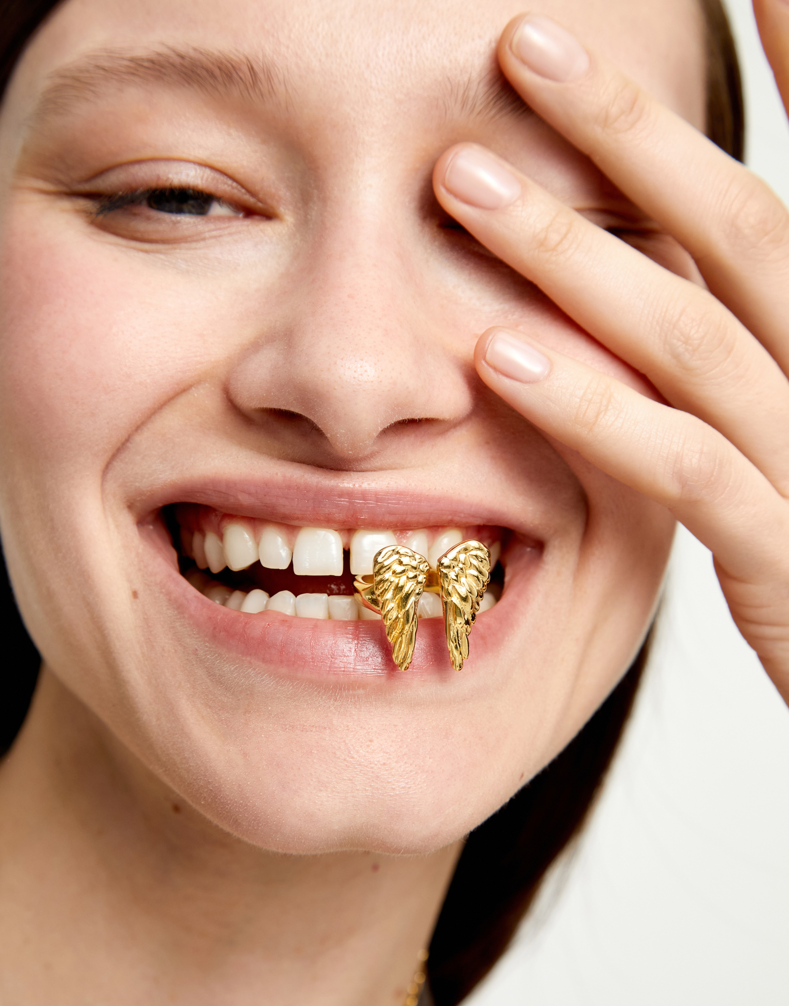 Ring with wing design, Golden, large thumbnail