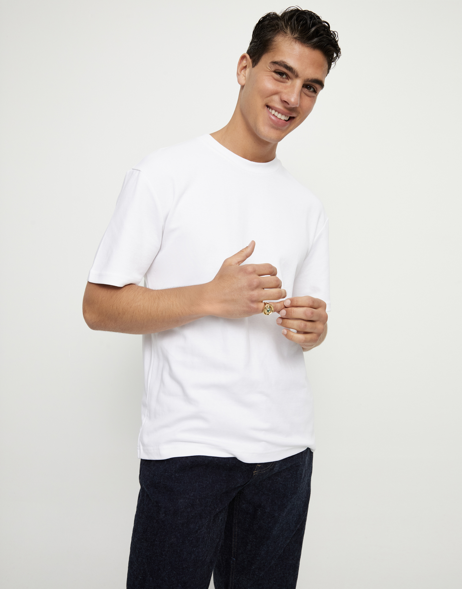 Eye-shaped signet ring with faceted green crystal, Golden, large thumbnail