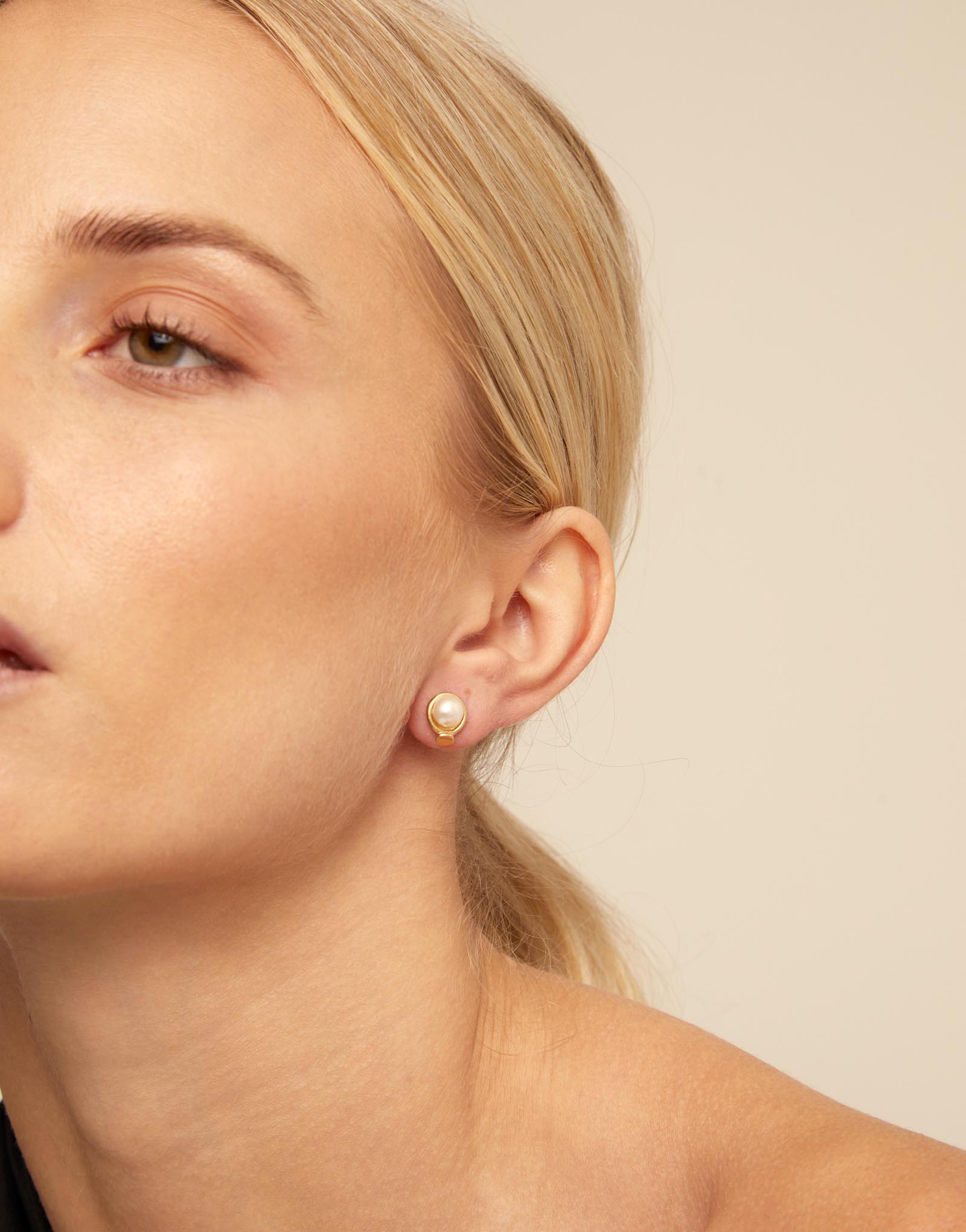 Piercing placcato oro 18k a forma di cerchio inchiodato e perla, Dorado, large thumbnail