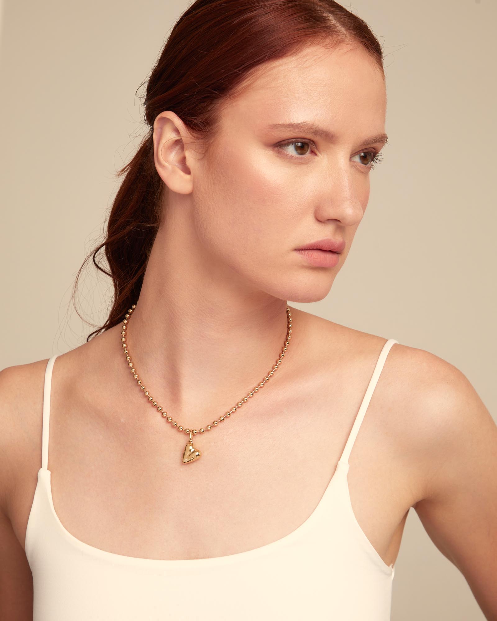 Charm bañado en oro de 18K con forma de corazón, Dorado, large thumbnail