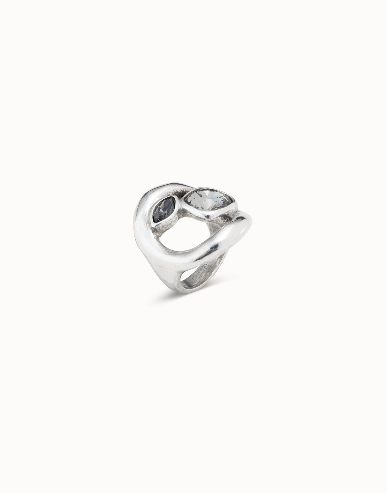 Ring with central oval and two crystals, , large thumbnail