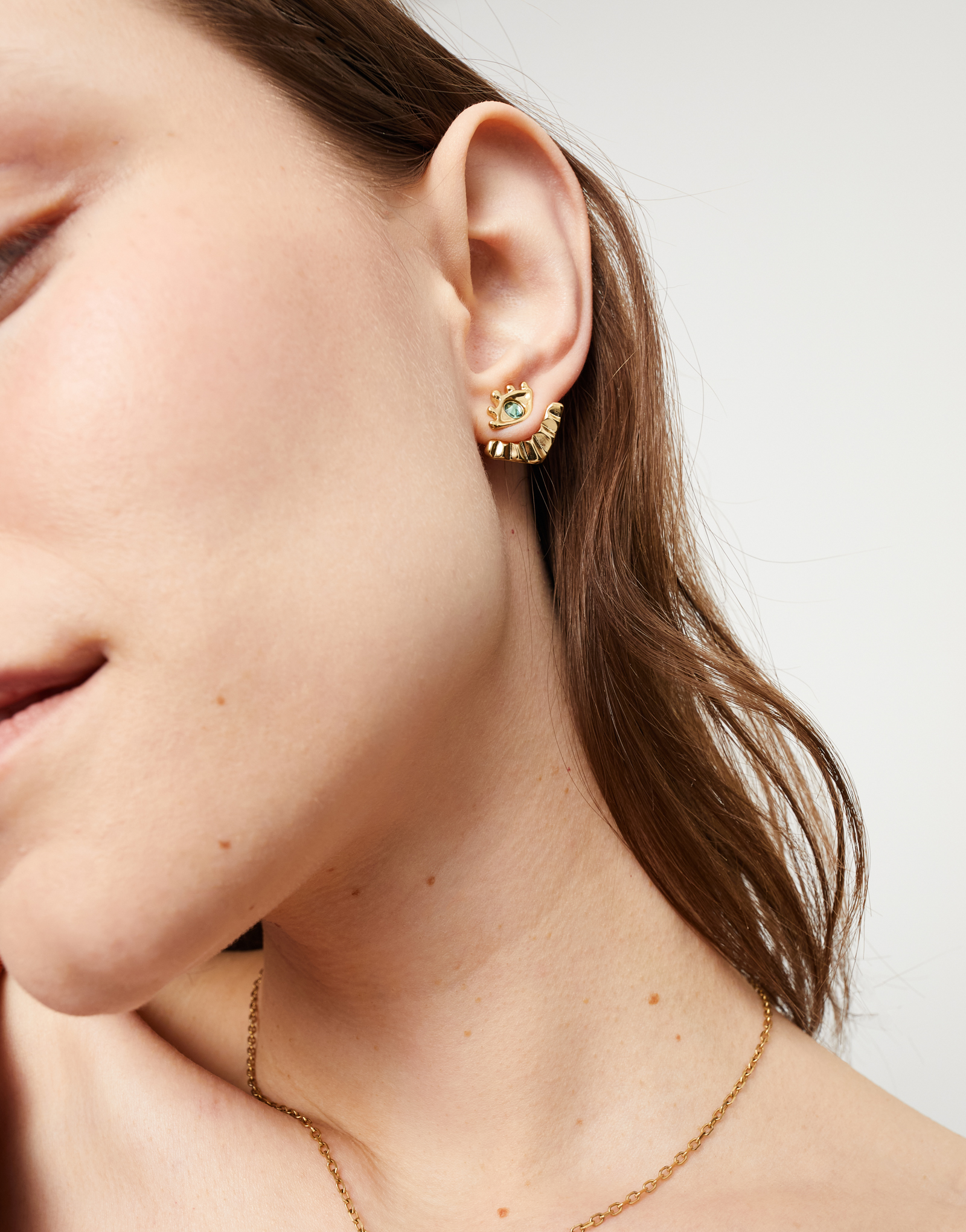 Eye-shaped stud earrings with verde crystal, Golden, large thumbnail