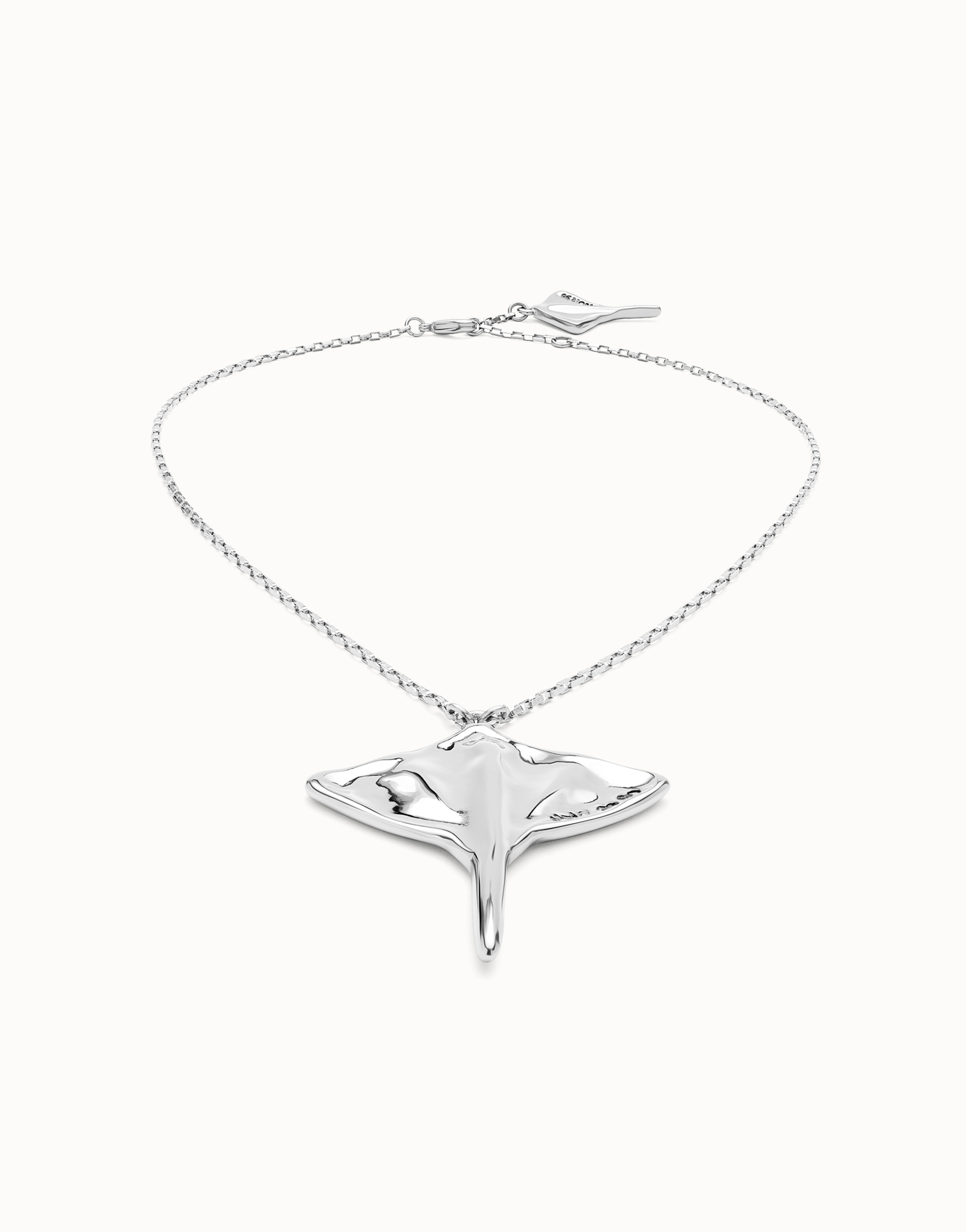 Short chain pendant necklace with manta ray, Silver, large thumbnail