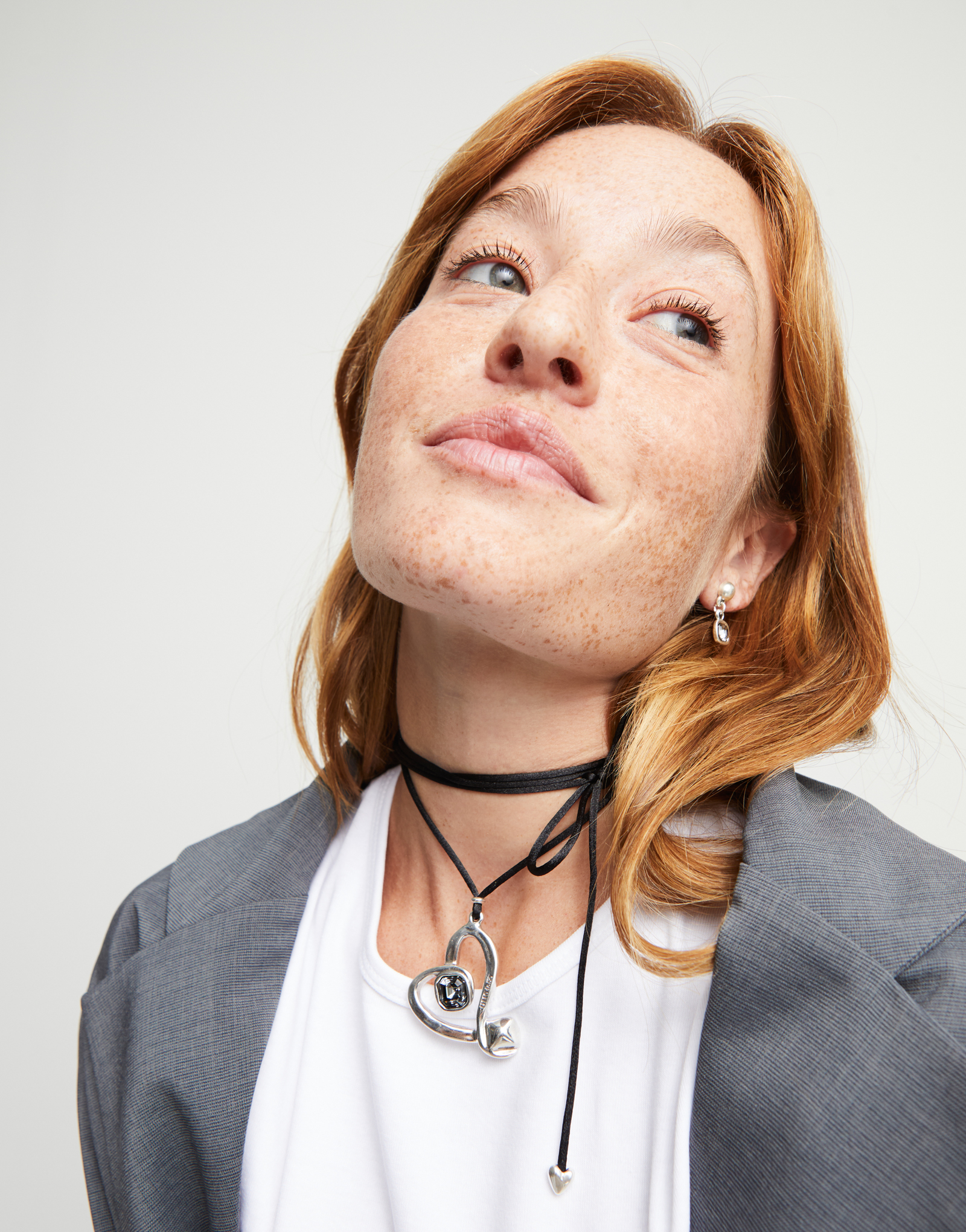 Collier long en forme de cordon effet soie et cœur plaqué argent et cristal noir, Argent, large thumbnail