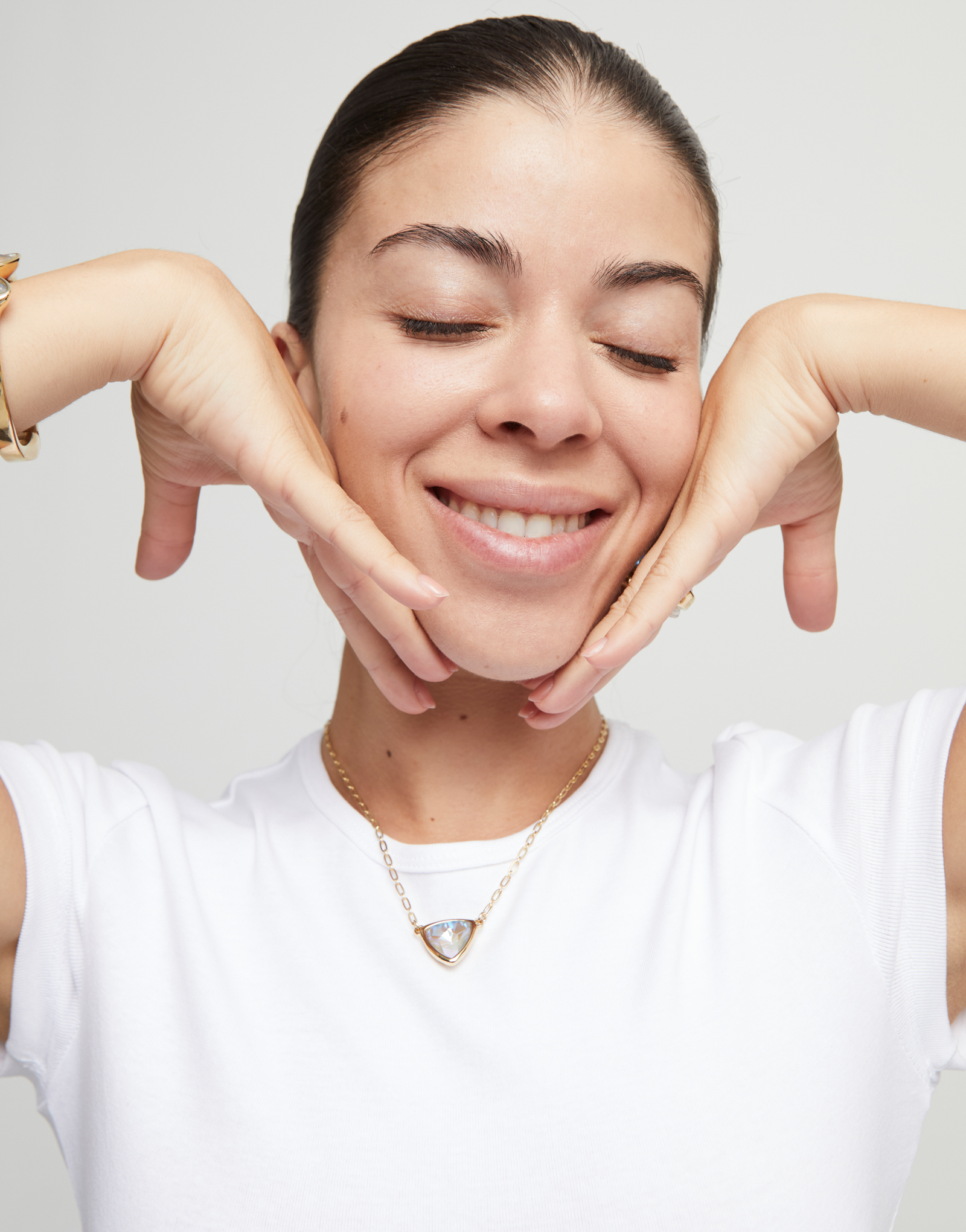 Colgante bañado en oro 18k de eslabones con triangulo y cristal  multicolor, Dorado, large thumbnail