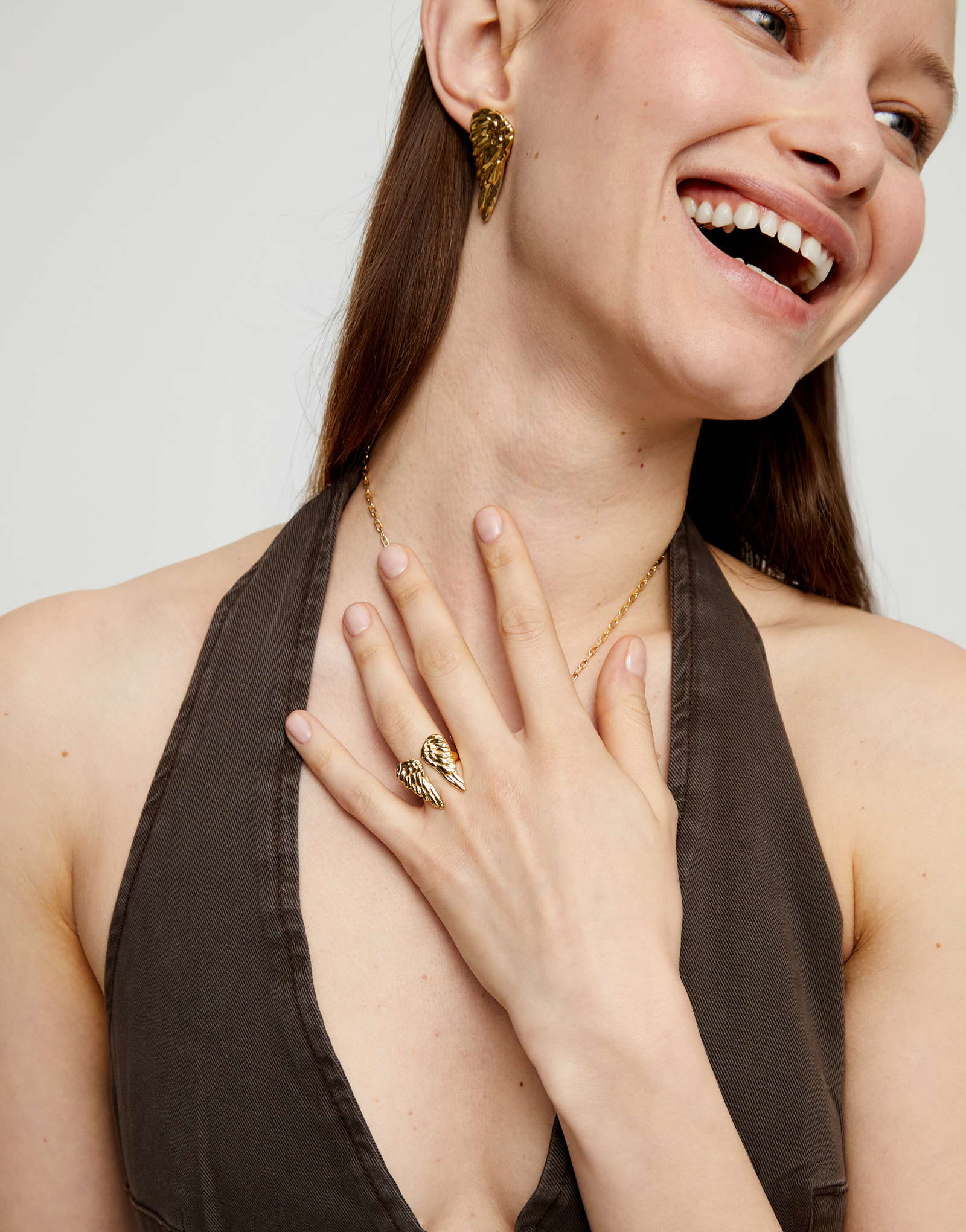 Ring with wing design, Golden, large thumbnail